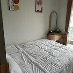 Goldcoast Apartment Pik Netflix Wifi Projector View